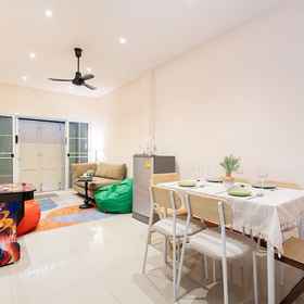 Hotel Exterior 1 Cozy Quiet House Khao San | OH Homes - Samsen 12, T-Square (Tang Hua Seng) Department Store Thonburi Hotels