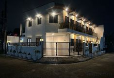 기타 2 Casa Leveria Unit 7 w/ Balcony (Inquire Parking Availability)