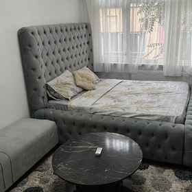 Logo1Cozy Room in Heart of Istanbul,巴基尔柯伊飯店