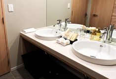 Others 5 Rinn Sanjo Ohashi East