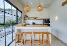 Others 3 Melasti Breeze 3