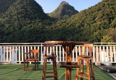 Others 3 Holiday Lijing Inn