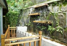 Lain-lain 3 West Lake Roxanne