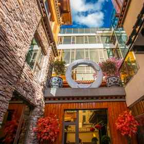 Hotel Exterior1Yiyinju Holiday Hotel，迪布鲁-塞科瓦国家公园飯店