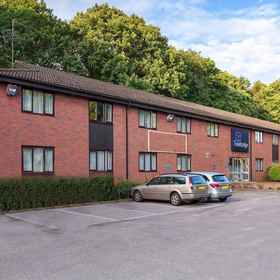 Logo 1 Travelodge Medway M2, Hotel FireFields Gymnastics