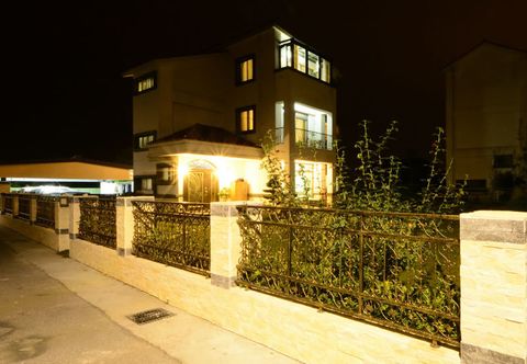 Lain-lain Slow Fly Hostel