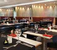 Restoran 3 Park Inn by Radisson Hotel & Conference Centre London Heathrow