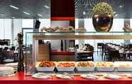 Restoran 5 Park Inn by Radisson Hotel & Conference Centre London Heathrow