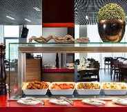 Restoran 5 Park Inn by Radisson Hotel & Conference Centre London Heathrow