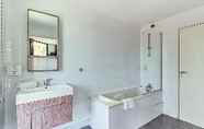 Toilet Kamar 7 ADONIS CARRY-LE-ROUET RESIDENCE ADRIANA