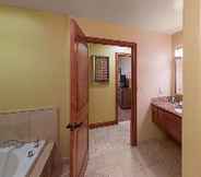 In-room Bathroom 5 Valdoro Mountain Lodge by Hilton Grand Vacations Suites