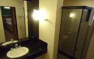 In-room Bathroom 6 MINUANO