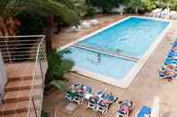 Swimming Pool Hotel Perla