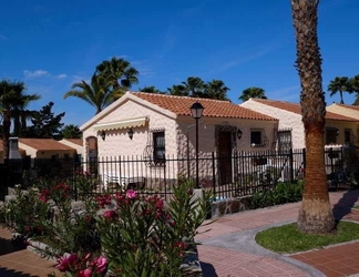 Exterior 2 Santa Fe Bungalows