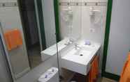 Toilet Kamar 4 Canary Garden Club