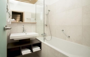 Phòng tắm bên trong 6 Alphotel Innsbruck