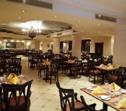 Restaurant 6 Pyramisa Suites Hotel Cairo