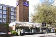 Exterior Premier Inn London Hampstead