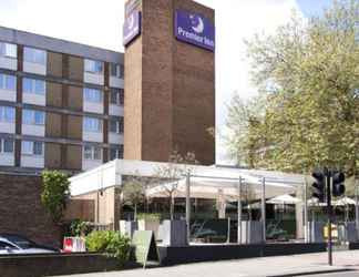 Exterior 2 Premier Inn London Hampstead