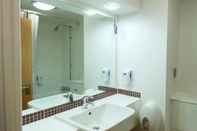 In-room Bathroom Premier Inn London Hampstead