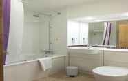 Toilet Kamar 4 Premier Inn London Hampstead