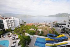 Common Space Caprice Beach