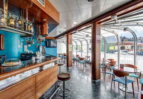 Bar, Cafe and Lounge Astuy