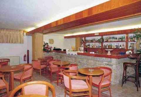 Bar, Kafe dan Lounge King Iniohos