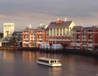 Exterior 2 Disney's Boardwalk Inn