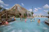 Kolam Renang Disney's Polynesian Village Resort