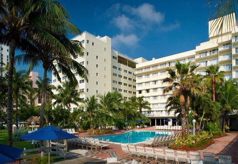Swimming Pool Radisson Resort Miami Beach