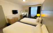 Bedroom 5 Holiday Inn Marina Hull