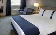Bedroom 7 Holiday Inn Marina Hull