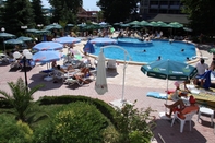 Swimming Pool Hotel Lilia