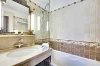 In-room Bathroom Pavillon Opera Bourse