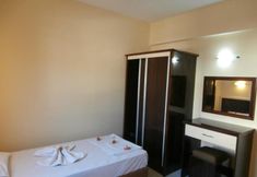 Bedroom 5 Leon's Sun Village Apartments