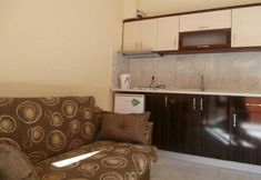 In-room Bathroom 6 Leon's Sun Village Apartments