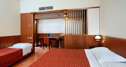 Kamar Tidur 4 Grand Hotel Elite