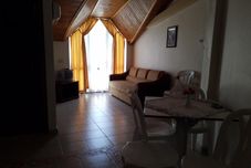 Common Space Kamelya