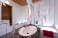 Toilet Kamar TOP Hotel Goldenes Fass