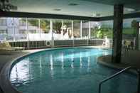 Swimming Pool Holiday Inn Middletown