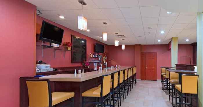 Bar, Cafe and Lounge Days Inn by Wyndham Plattsburgh