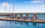 Hồ bơi 5 Hutchinson Island Plaza Hotel & Suites