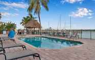 สระว่ายน้ำ 2 Hutchinson Island Plaza Hotel & Suites