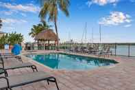 Swimming Pool Hutchinson Island Plaza Hotel & Suites