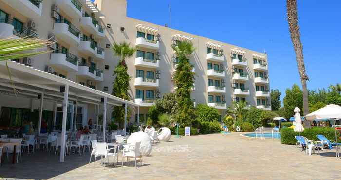 Swimming Pool Artemis Hotel Apartments