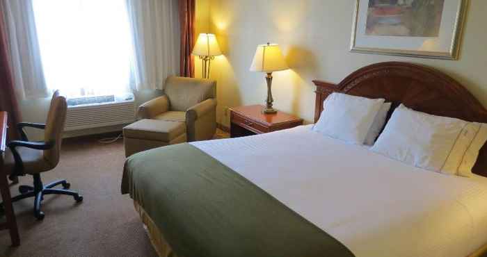 Bedroom Baymont Inn & Suites by Wyndham