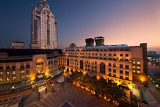 외관 The Michelangelo Hotel