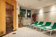 Swimming Pool Park Inn by Radisson Munich East