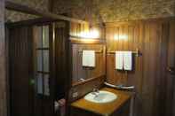 In-room Bathroom Hupin Hotel Khaung Daing Village Resort